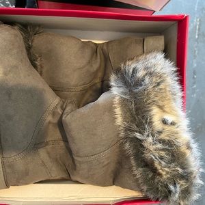 Size 8 Grey Boots